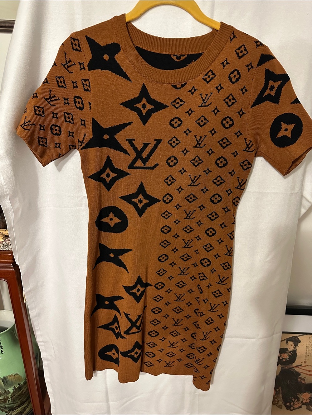 Very sharp Brown & Black Monogram Short Sleeve sweater Knit Top
